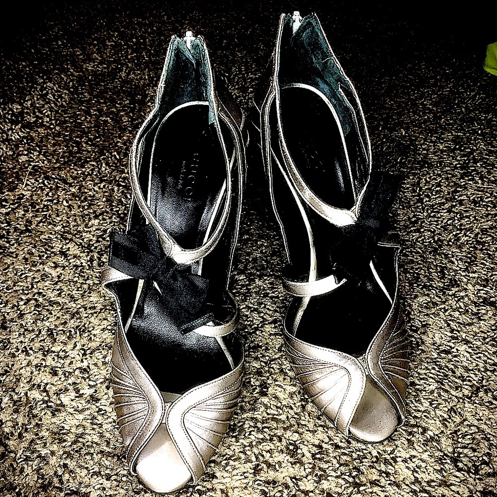 Gucci peep toes
